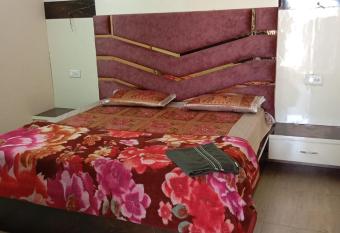 Hotel Subash inn allows 18 year olds to book a room