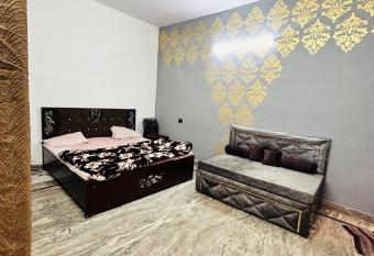 Agrawal Inn Guest House has Balcony rooms