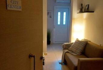 CITY CENTER APARTMENT allows 18 year olds to book a room