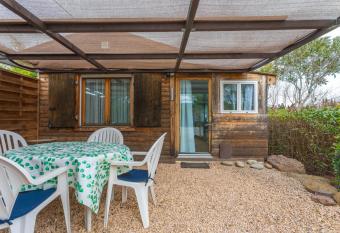 Joli bungalow has Balcony rooms