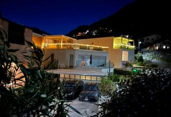 Violet-Sky Bellinzona has Balcony rooms