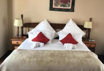 40 on Ilkey B&B has Balcony rooms