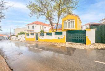 GuestReady - Traditional home in Parede has Balcony rooms