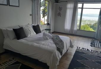 Dam House Lodge has Balcony rooms