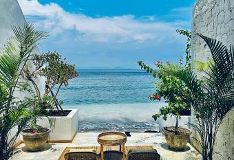 La Plage Onirique Beachfront Nusa Penida allows 18 year olds to book a room