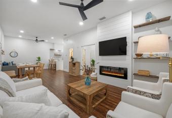 30A Villages of South Walton B190 - FREE BICYCLES - PRIVATE BEACH ACCESS has rooms with a private hot tub