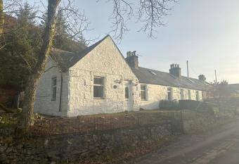 3 Bed Cottage in the Peaceful Village Wanlockhead allows 18 year olds to book a room