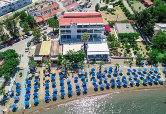 Lido Star has Balcony rooms