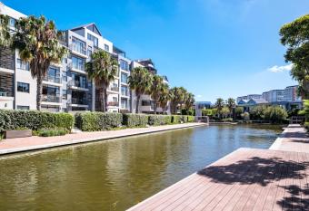 CanalSide Tranquility has rooms with a private hot tub