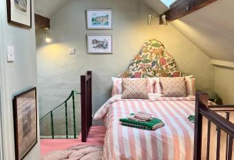 Rowan Cottage allows 18 year olds to book a room