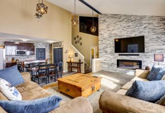 The Skiing Moose has Balcony rooms