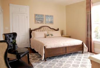 MayLi Place Luxury King Suite Downtown St Augustine has Balcony rooms