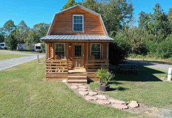 Georgia Golf Cottage has Balcony rooms