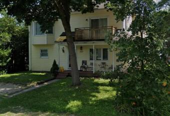 Family & friends unite on beautiful Diamond Lake has rooms with a private hot tub