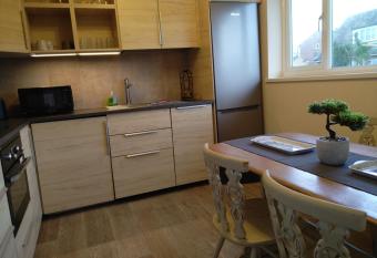 Beautiful 3-Bed Bungalow Kessingland rural retreat has Balcony rooms