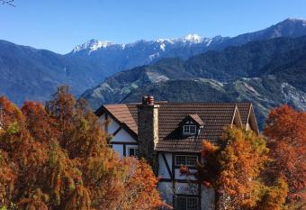 The Cotswolds Villa has Balcony rooms
