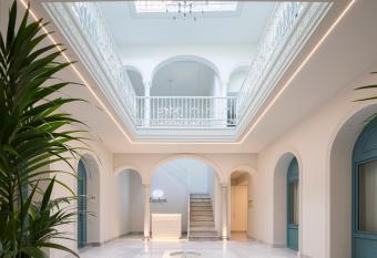 Tandem Solera allows 18 year olds to book a room