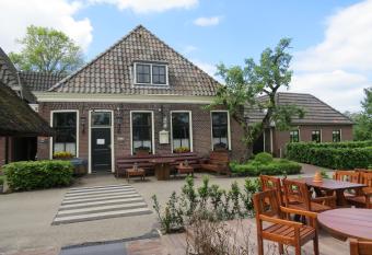 Hotel - Restaurant - Cafe- Geertien allows 18 year olds to book a room
