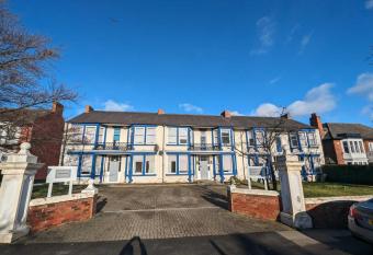 OYO Eastbourne Lodge allows 18 year olds to book a room