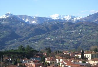 Nel Cielo... di Barga allows 18 year olds to book a room
