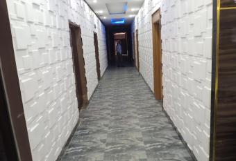 Givenchy Luxury Hotels and Suites has rooms with a private hot tub