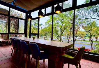 Luodong Park Villa B&B allows 18 year olds to book a room