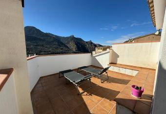 Casa a la Vera de la Sierra has Balcony rooms