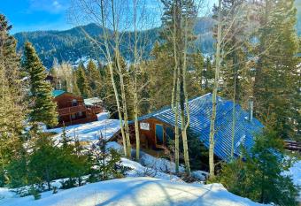 Red River Aspen Retreat has Balcony rooms