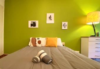 Studio de la gare allows 18 year olds to book a room