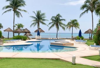 Beachfront Breathtaking Views Puerto Aventuras has rooms with a private hot tub