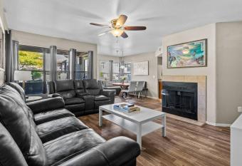 Tucson The Greens! 3br APT w/ Pool & Spa has rooms with a private hot tub