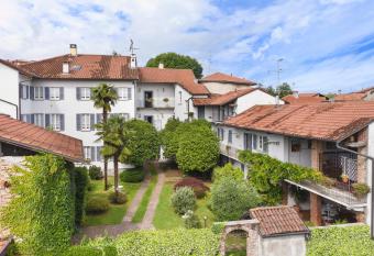 Antica Casa Balsari allows 18 year olds to book a room