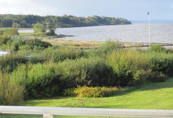 Smucke Stuuv I allows 18 year olds to book a room