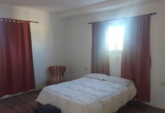 La Casa de Soledad has Balcony rooms