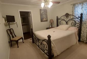 serenity hill bed and breakfast has Balcony rooms