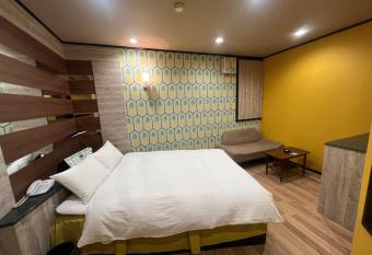 Hotel Firstwood           allows 18 year olds to book a room