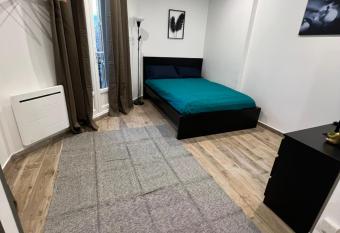 Studio spacieux refait    neuf (4) allows 18 year olds to book a room