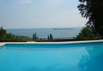 Apartment Bougainvillea has Balcony rooms