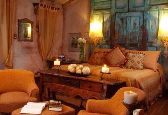 Posada del Angel has rooms with a private hot tub