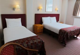 King Charles Hotel allows 18 year olds to book a room