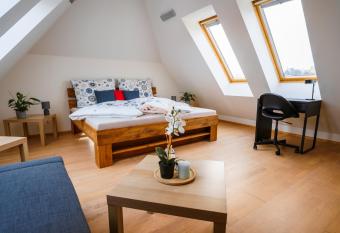 Apartm  n ve vile allows 18 year olds to book a room