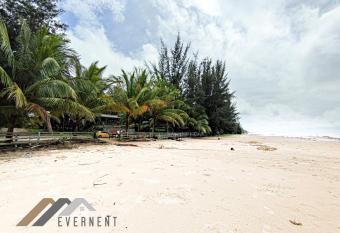 Tim Seaside Resort by Evernent allows 18 year olds to book a room