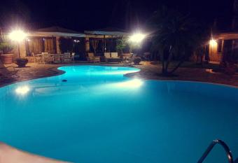 Complesso Turistico Ricettivo L Oasi del Golfo di Salerno has Balcony rooms