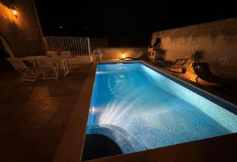 Tal-Kaptan has Balcony rooms