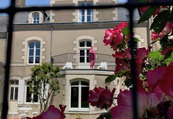 Maison Bout du monde Angers hyper centre allows 18 year olds to book a room