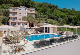 Djukanovic Apartments has Balcony rooms