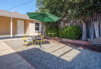 Solvang Bungalow B has Balcony rooms