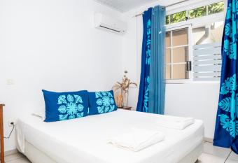 Fare Piafau in Faaa - Charm & Proximity to the Airport has Balcony rooms