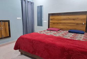 OYO Hotel Royal Morning Star allows 18 year olds to book a room