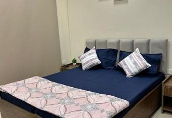 Good Vibes Studio has Balcony rooms